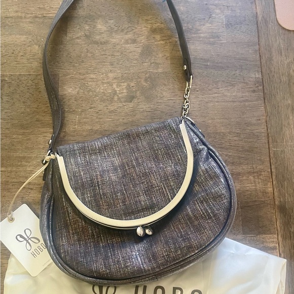 NWT Hobo AMOUR SHOULDER Bag in metallic leather - Picture 11 of 12